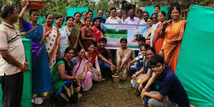 वरसे केंद्रातर्फे वृक्षारोपण