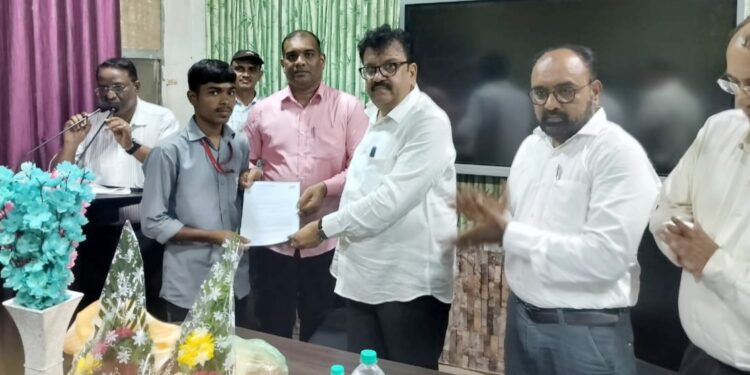 नोकरी एक संधी म्हणून पाहा