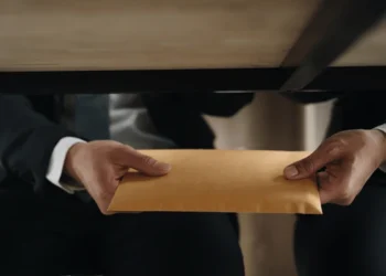 समाज कल्याण अधिकारी लाच घेताना अटक