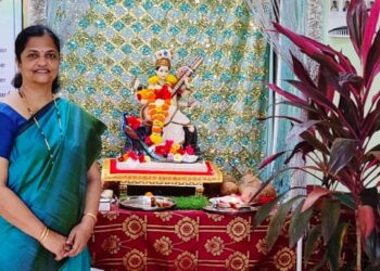 माधवी कुलकर्णी सेवानिवृत्त