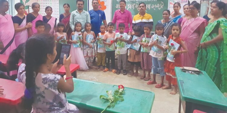 स्कूल चले हम ! मजगाव प्राथमिक शाळेत प्रवेशोत्सव