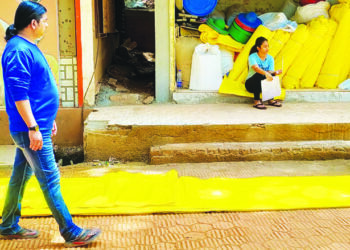 माथेरानमध्ये ताडपत्रीची खरेदी तेजीत