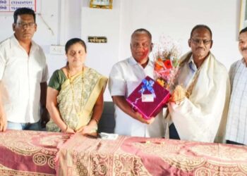 मुख्याध्यापक श्रीधर ओव्हाळ सेवानिवृत्त