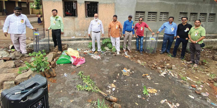 नेरळमध्ये आयुर्विमा महामंडळाच्यावतीने वृक्षारोपण