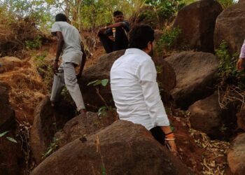 दरड ग्रस्त भागाची पाहणी