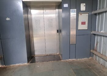 नेरळ रेल्वे स्थानकातील लिफ्ट बंद; प्रवाशांची गैरसोय