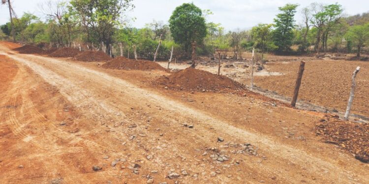 पाच्छापूर ते दर्यागाव रस्त्याचे काम अपूर्ण