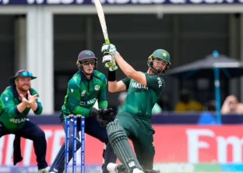 आयरलँँडने पाकला अखेरपर्यंत झुंजवले