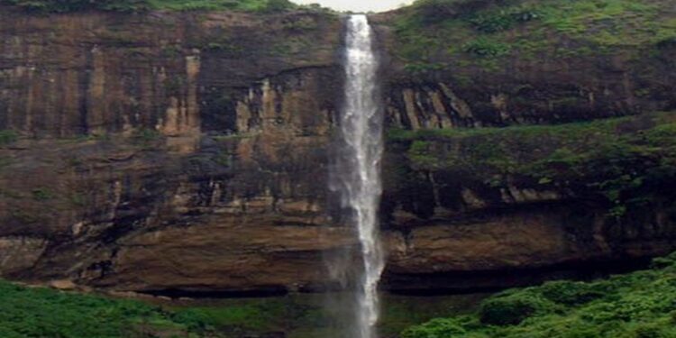 पांडवकड्यावरील बंदीने पर्यटकांचा हिरमोड