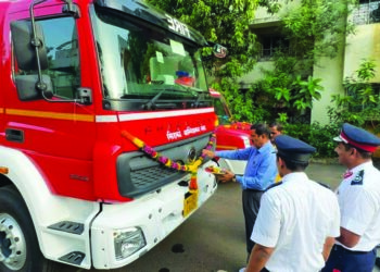 अग्निशमन विभागाच्या ताफ्यात दोन अत्याधुनिक वाहने दाखल