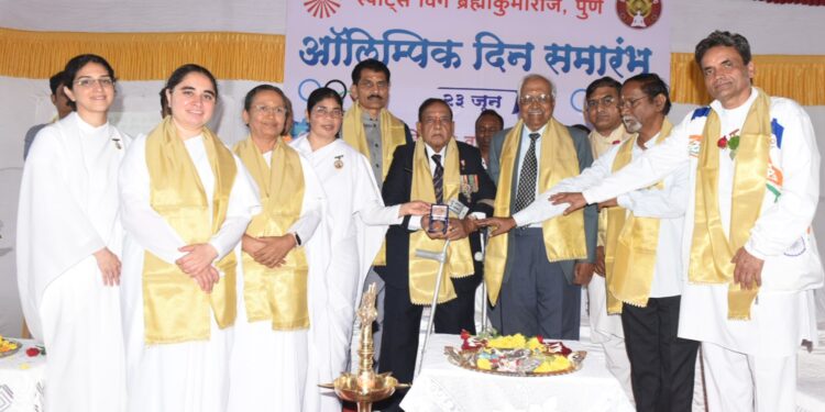 ब्रम्हाकुमारीजच्या स्पोर्ट्स विंगकडून ऑलिम्पिक पदकाचे पूजन