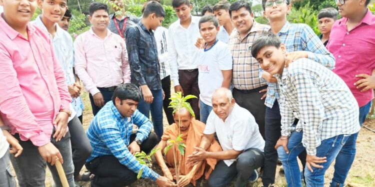 गुरुकुल शाळेत पर्यावरण दिन साजरा