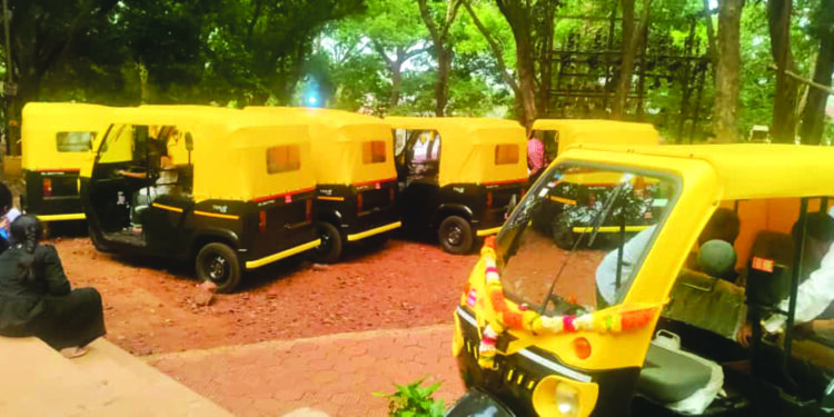 माथेरानमध्ये नवीन ई-रिक्षा दाखल