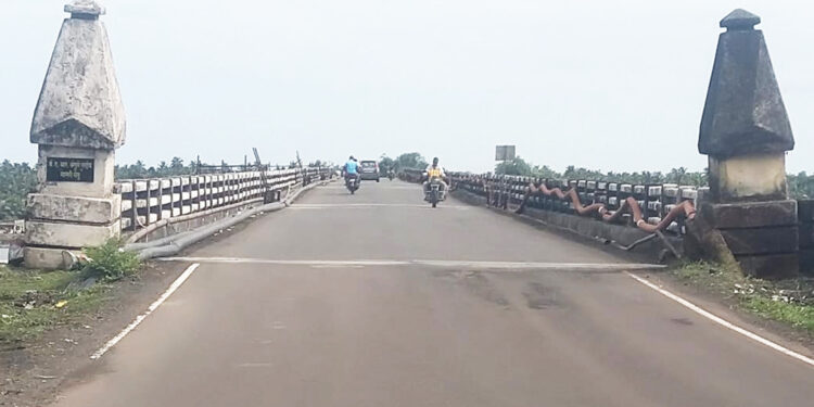 साळाव पुलावरून वाहतूक सुरळीत