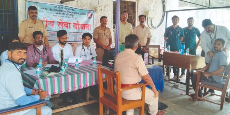 आदर्श पतसंस्थेकडून रक्तदान शिबिर