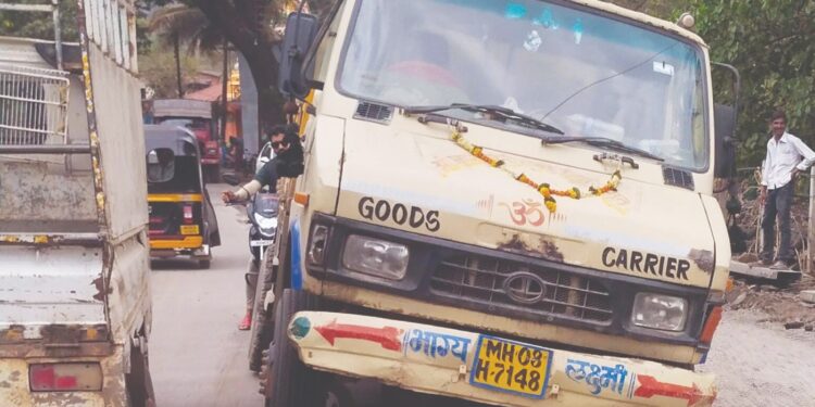 अपूर्णावस्थेतील रस्त्यामुळे अपघातात वाढ