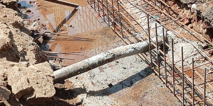 सुशोभीकरणाच्या कामामुळे वीज वाहिन्यांचे नुकसान