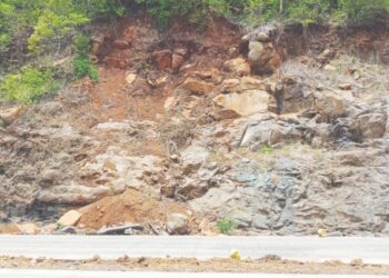 सुकेळी खिंड दरडीच्या सावटाखाली