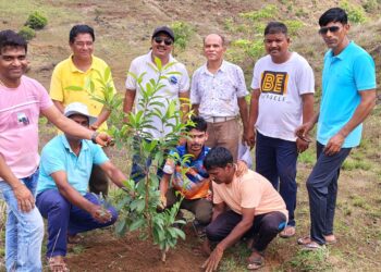 ऑक्सिजन पार्कमध्ये वृक्षारोपण