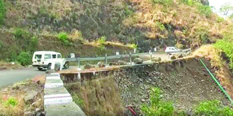 वरंध घाटात दरडीचा धोका