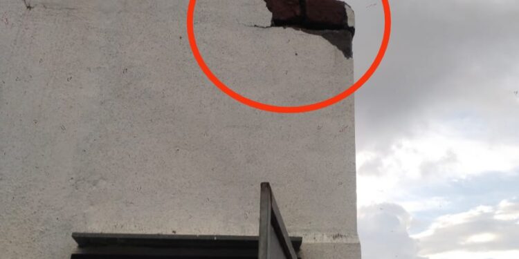 वीज पडून घराचे नुकसान