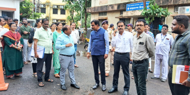 रुग्णालयात स्वच्छतेचा दिखावा