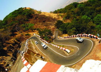 अखेर प्रशासनाला जाग; आदिवासी वाड्यांच्या रस्त्याचा प्रश्न मार्गी