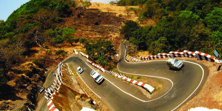 अखेर प्रशासनाला जाग; आदिवासी वाड्यांच्या रस्त्याचा प्रश्न मार्गी