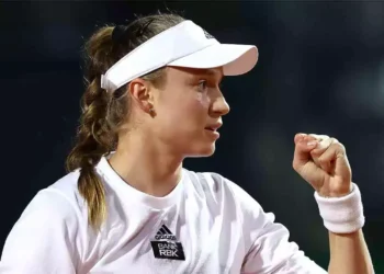 एलेना, बार्बोरा उपांत्य फेरीत