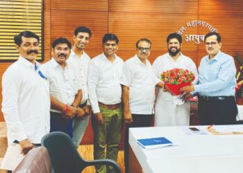 कामगारांच्या प्रश्‍नांवर आयुक्तांशी चर्चा