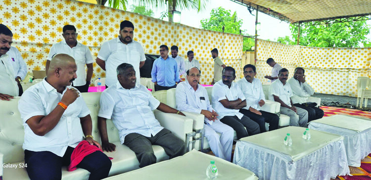 जयंत पाटील यांच्याकडून डामसे कुटुंबियांचे सांत्वन