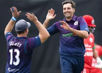 चार्लीने पदार्पणातच केला विश्‍वविक्रम