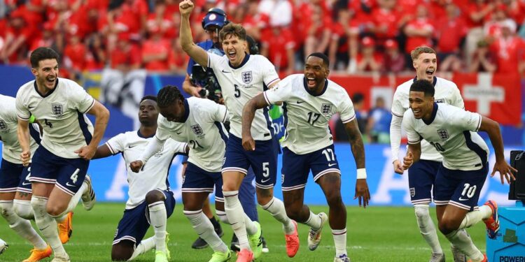 इंग्लंडची अंतिम फेरीत धडक