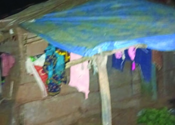 कळंब सुतारपाडा येथील कुटुंब घरकुलाच्या प्रतीक्षेत