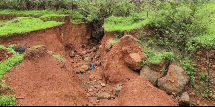डोंगर एका रात्रीत गाव गिळेल