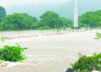 काळुंद्रे नदीचे नांदगाव पुलावर पाणी