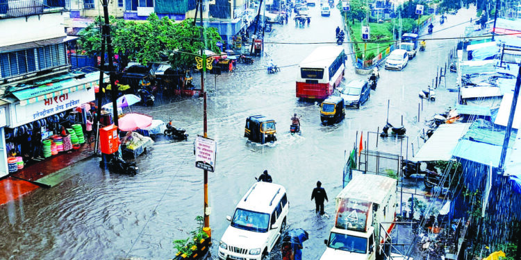 भराव नडला, पावसात तालुका बुडाला
