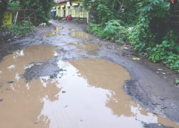 भूमीपूजन थाटात, रस्ता गटारात
