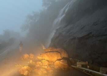 नेरळ-माथेरान घाटात दरड कोसळली