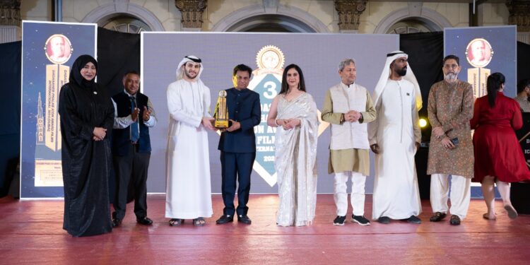 सुनील मांजरेकर यांना फाळके पुरस्कार