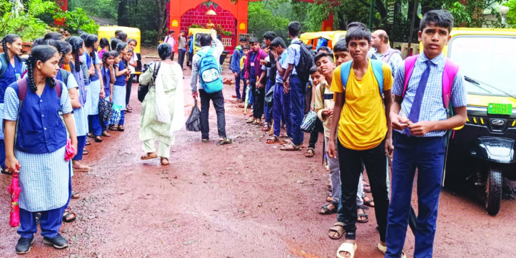 स्थानिकांच्या रोजगारात भर; व्यावसायिकांमध्ये समाधान