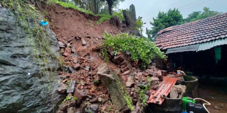 मुरुड तालुक्याला पावसाचा तडाखा