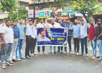 नीट परीक्षा पुन्हा घ्यावी: निखिल डवळे