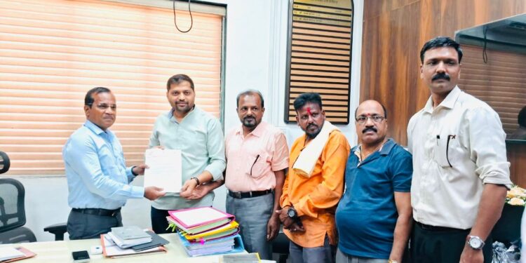 रस्त्यांच्या दुरुस्तीची मागणी