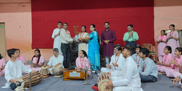 गीत गायन स्पर्धेचे आयोजन