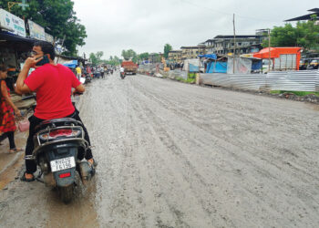 आंबेवाडी बाजारपेठ बनली चिखलपेठ