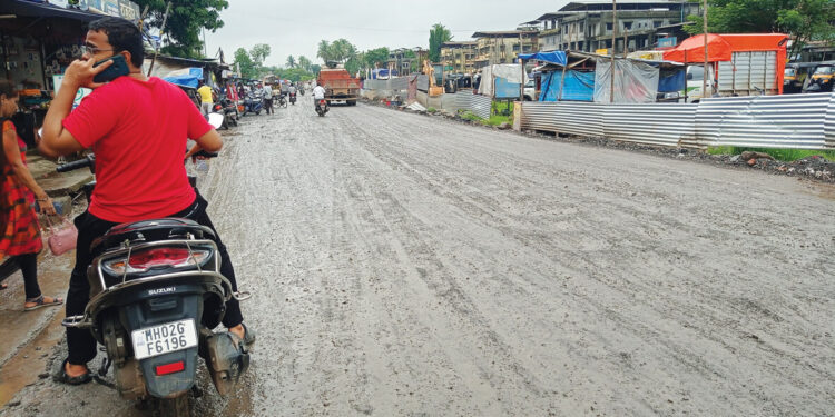 आंबेवाडी बाजारपेठ बनली चिखलपेठ