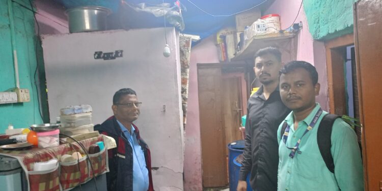 दासगावमध्ये घरावर दरड कोसळली