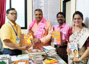 वाजेकर विद्यालयास 70 पुस्तके भेट