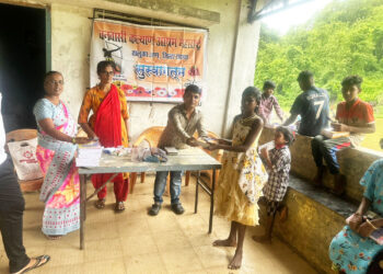 शैक्षणिक साहित्याचे वाटप